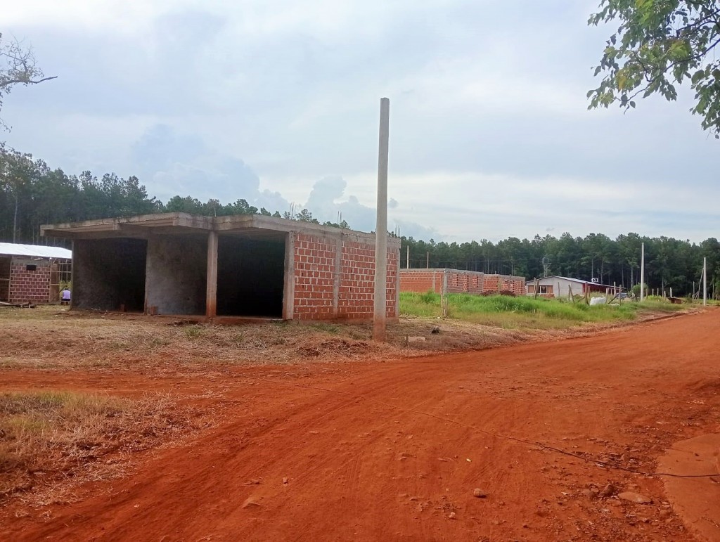 Avanza la urbanización del Barrio Nuevo con la instalación del tendido eléctrico