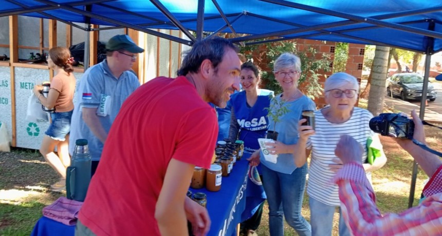 El Eco-Punto reunió a Vecinos, Productores, Funcionario de Economía Circular y a la Empresa Aruaco Argentina para fomentar el reciclaje