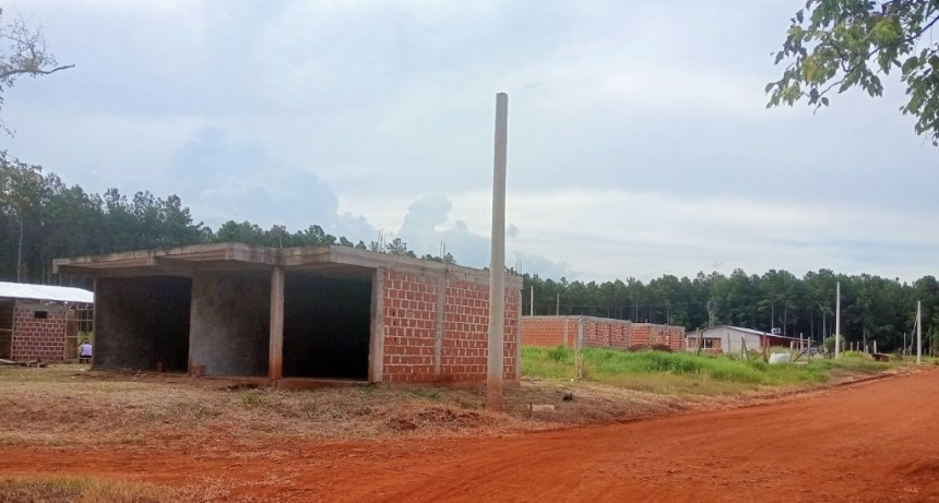 Avanza la urbanización del Barrio Nuevo con la instalación del tendido eléctrico