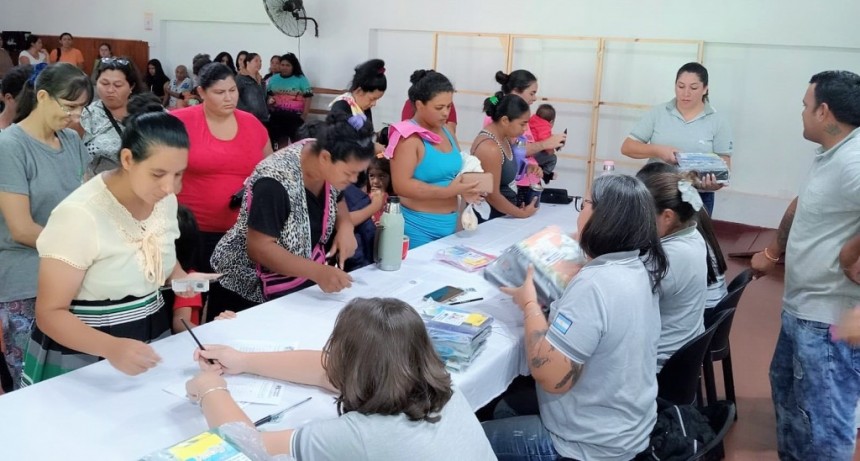 Entrega de 2600 kits escolares en Puerto Libertad: “Feliz Vuelta A Clase”