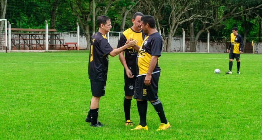 San Jorge se impuso con autoridad a Central y avanz&oacute; a las semifinales de la Liga de Veteranos de Puerto Libertad