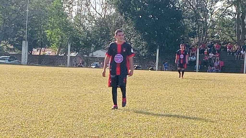 Defensores de San Martín ganó y se mantiene puntero