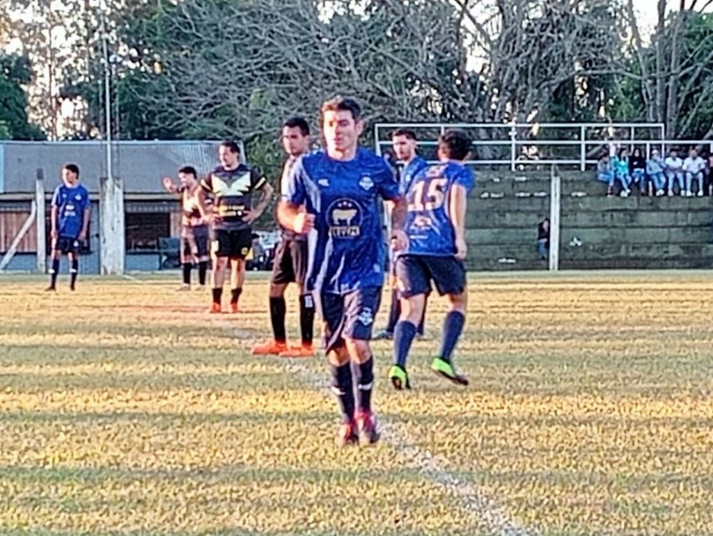 Unión Bossetti imparable venció a Sporting y es puntero