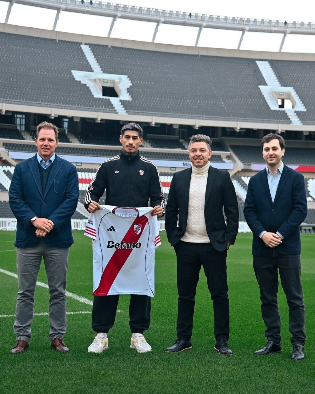 Juan Carlos Portillo firmó contrato y es oficialmente jugador de River Plate