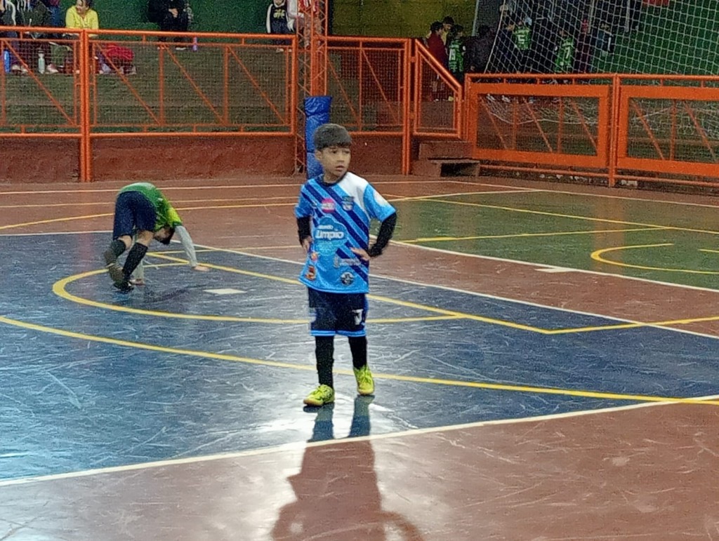 FUTSAL Sub 8: Cataratas FC hizo la tarea en el primer tiempo y venció a Lomas Blanca  