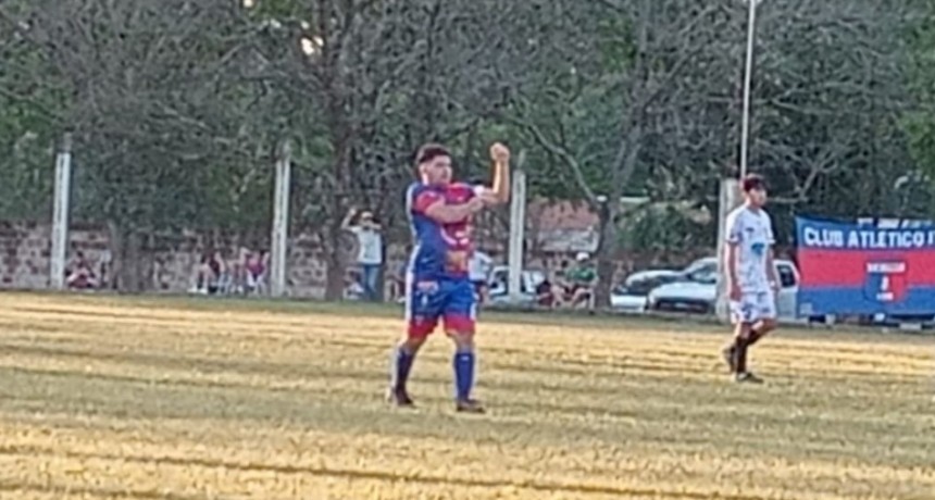 Ramón Villalba abrió el camino para la victoria de Itatí que sigue en la cima de la Tabla.