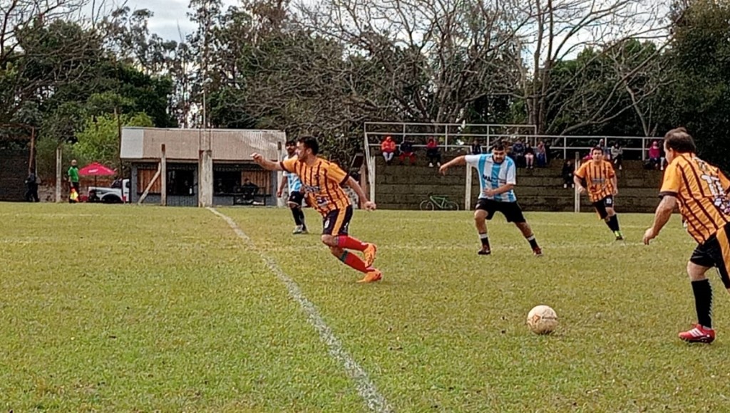 Fútbol Veteranos: De Arruda acertó en el segundo tiempo y Unidos ganó quedando segundo en la Tabla.