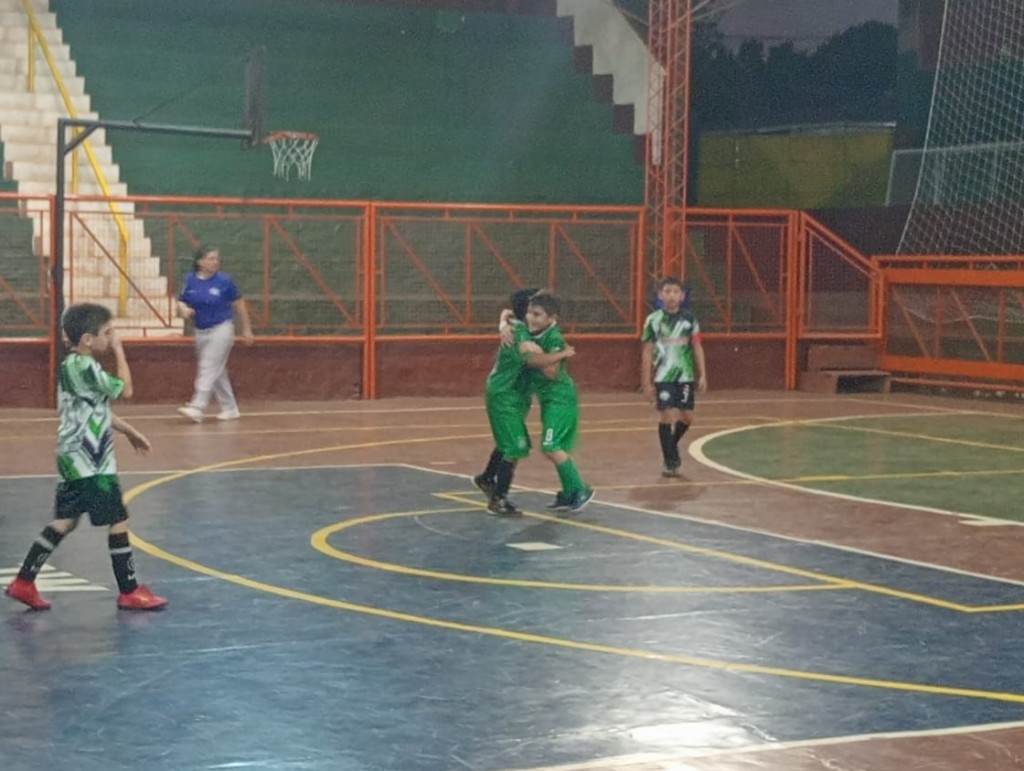FUTSAL Sub-10: San Miguel dio vuelta el partido y quedó solo en la cima de la Zona B