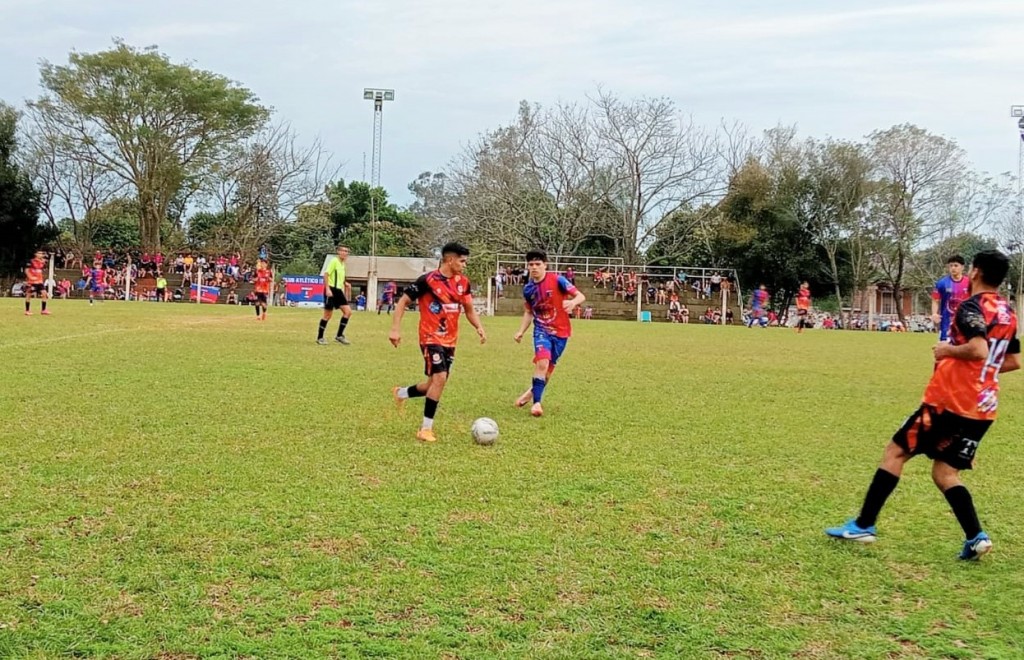 Walter González ahogó la fiesta de Itatí y la Base rescató un empate
