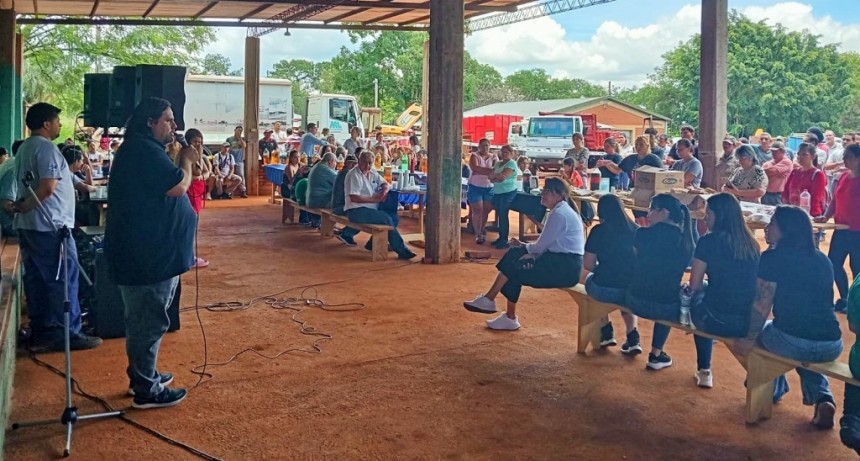 La Municipalidad homenajeó a sus trabajadores municipales con un agasajo y el anuncio de un bono del $50 Mil